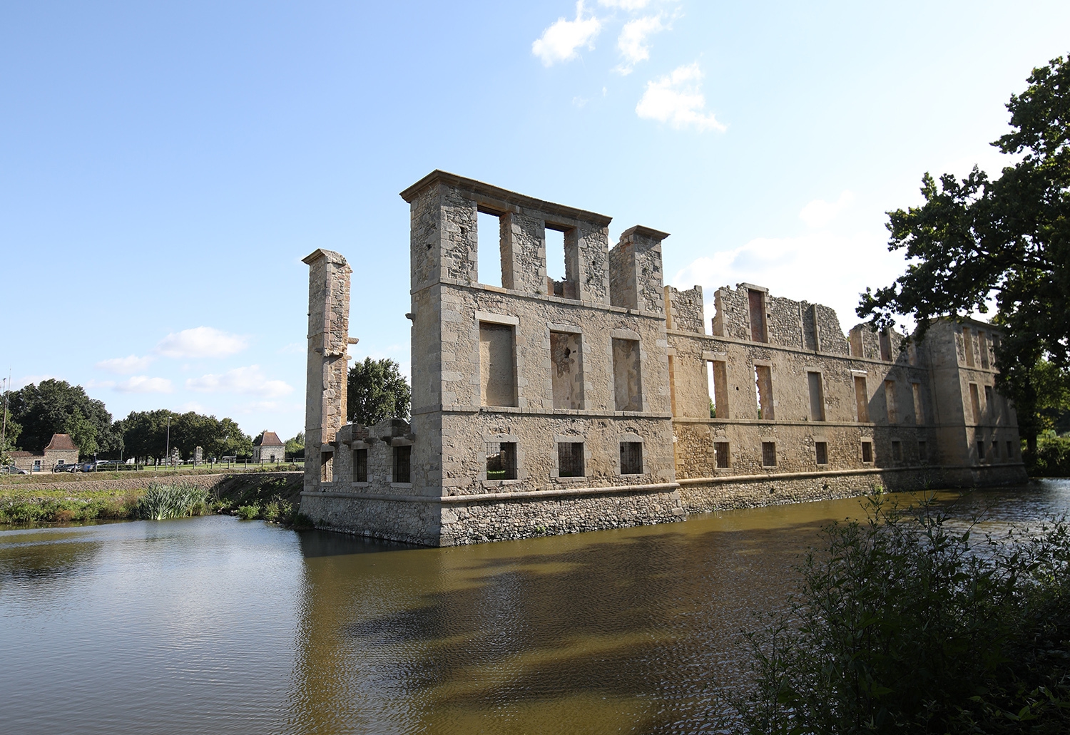 château étenduère big